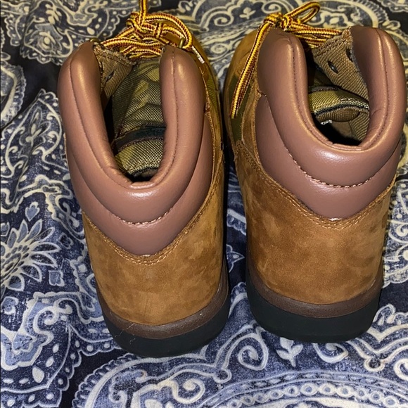 Boots - Picture 3 of 6